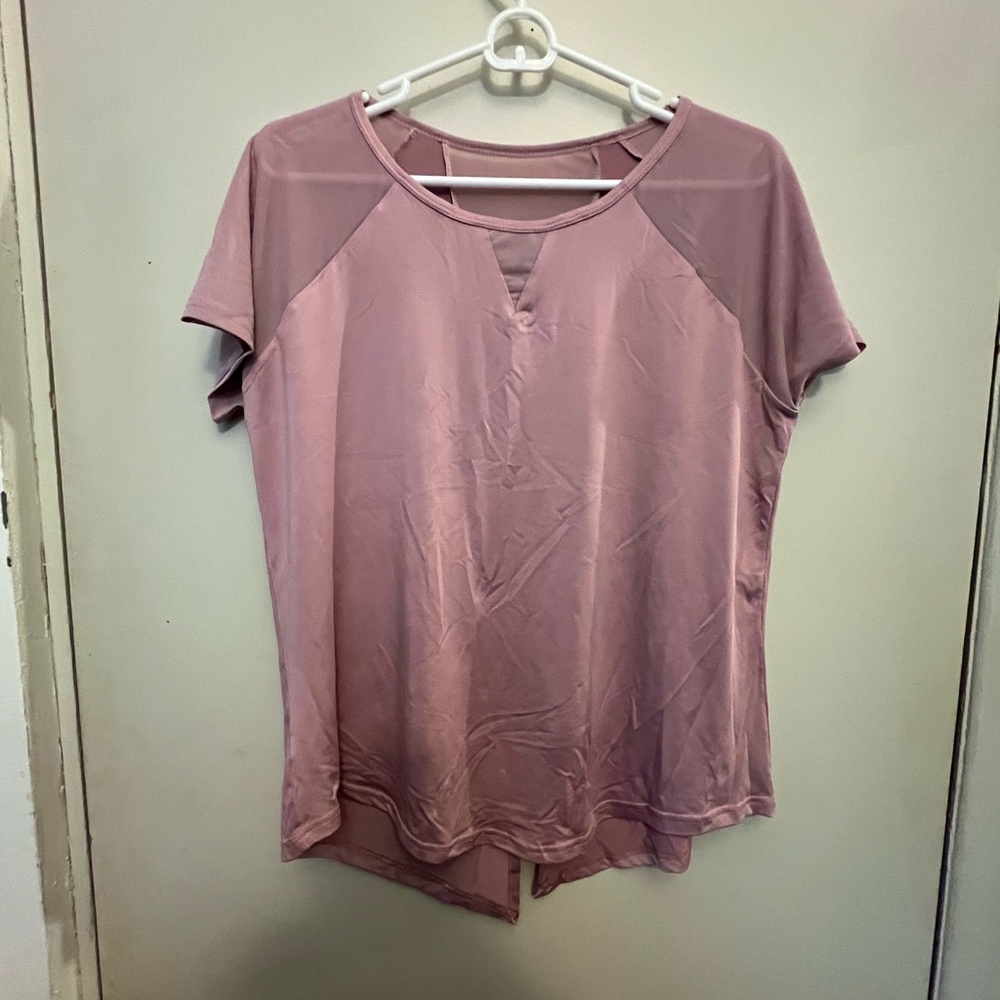 NWT L Daisy Fuentes Mauve Athletic Top